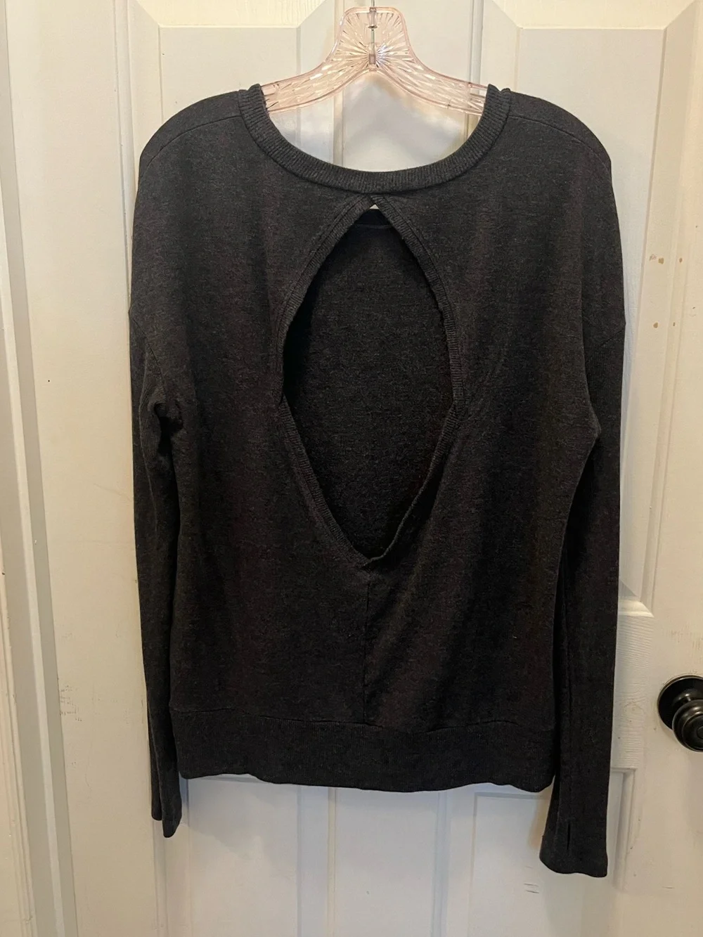 🧘🏽‍♀️ EUC Alo Yoga Charcoal Gray Intricate Long Sleeve Yoga Sweater - Sz Medium